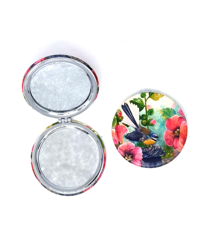 Compact Mirror Fantail